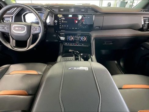 Used 2025 GMC Sierra 2500 AT4 w/ AT4 Premium Plus Package AWD/4WD image 6