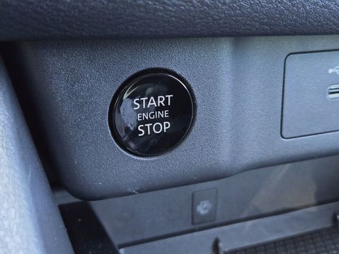 Used 2025 Nissan Rogue SL image 19