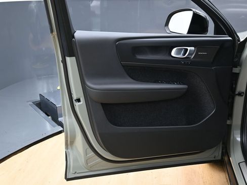 Used 2023 Volvo C40 P8 Recharge Ultimate AWD/4WD image 11