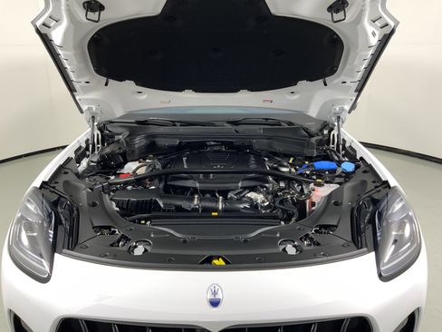 Certified 2023 Maserati Grecale Modena image 6