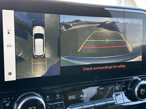 Used 2024 Toyota Highlander Limited image 17