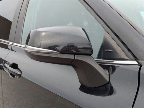 Used 2023 Toyota Highlander LE image 12