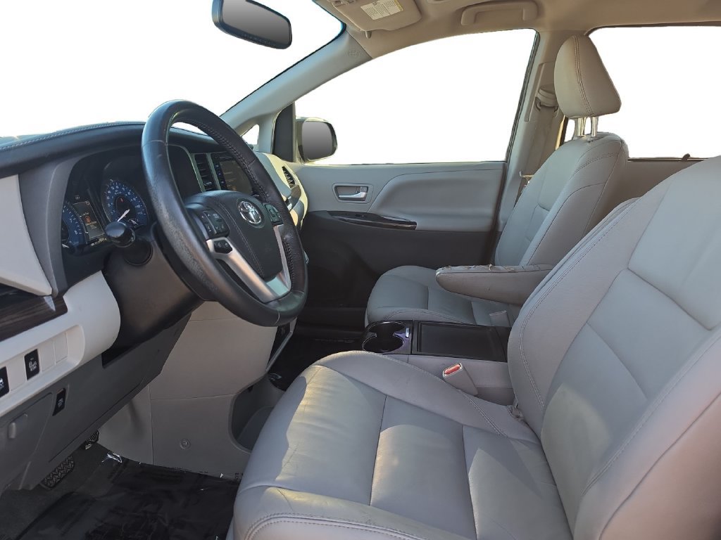 Used 2017 Toyota Sienna XLE FWD image 9