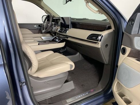 Used 2023 Lincoln Navigator Reserve image 25