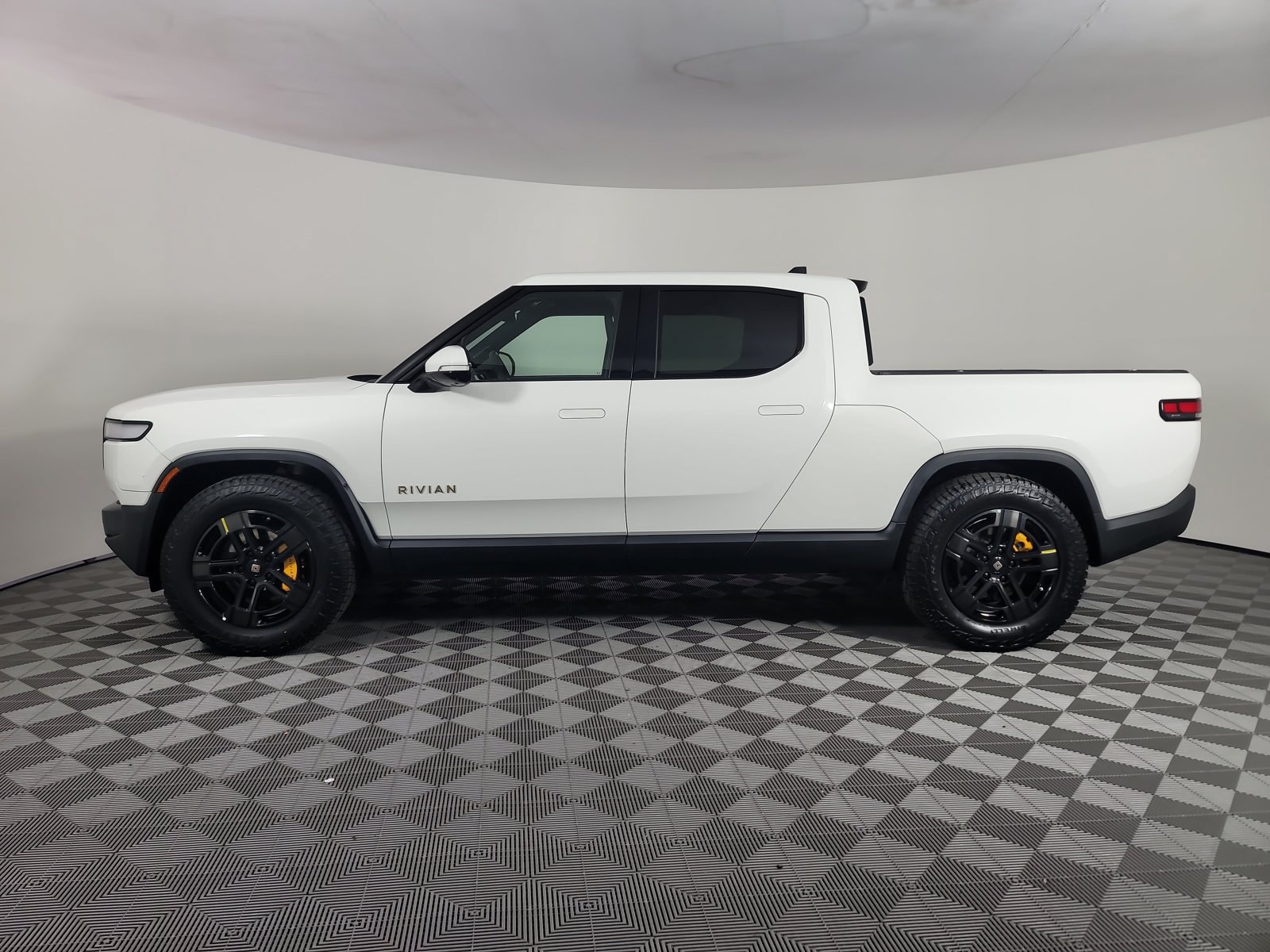 Used 2023 Rivian R1T Adventure Quad AWD/4WD image 2