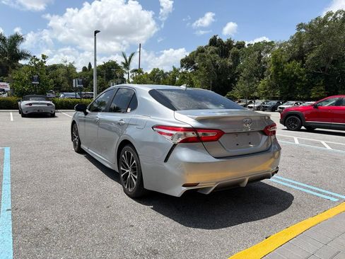 Used 2020 Toyota Camry SE FWD image 9