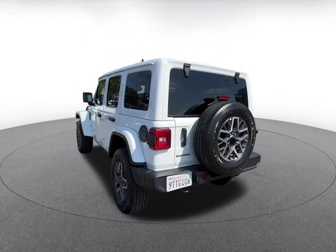 Used 2025 Jeep Wrangler Unlimited Sahara AWD/4WD image 11