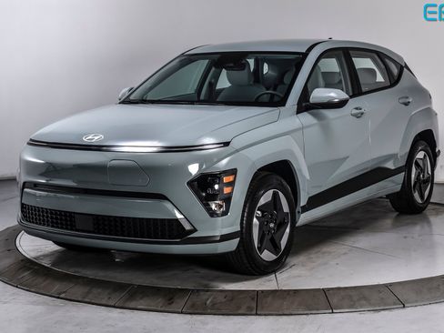 Used 2024 Hyundai Kona SE FWD image 2