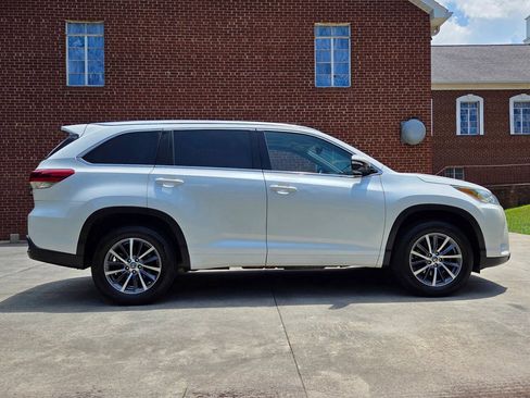Used 2018 Toyota Highlander XLE FWD image 4