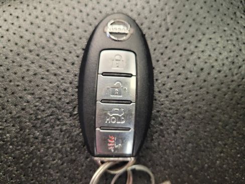 Used 2017 Nissan Sentra SR w/ SR Premium Technology Package FWD image 32