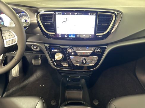 New 2026 Chrysler Voyager LX FWD image 25