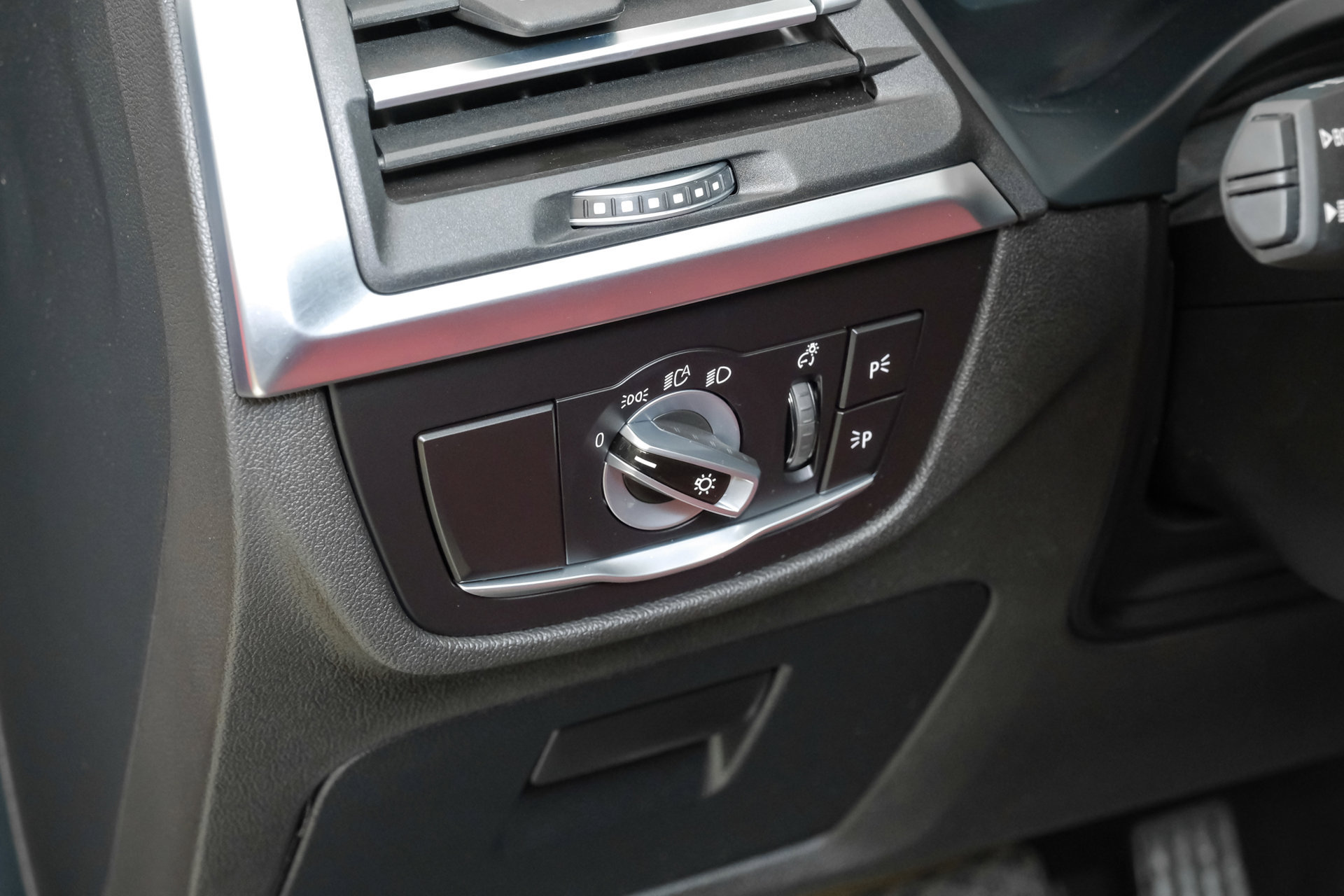 Used 2024 BMW X3 sDrive30i w/ Premium Package RWD image 39
