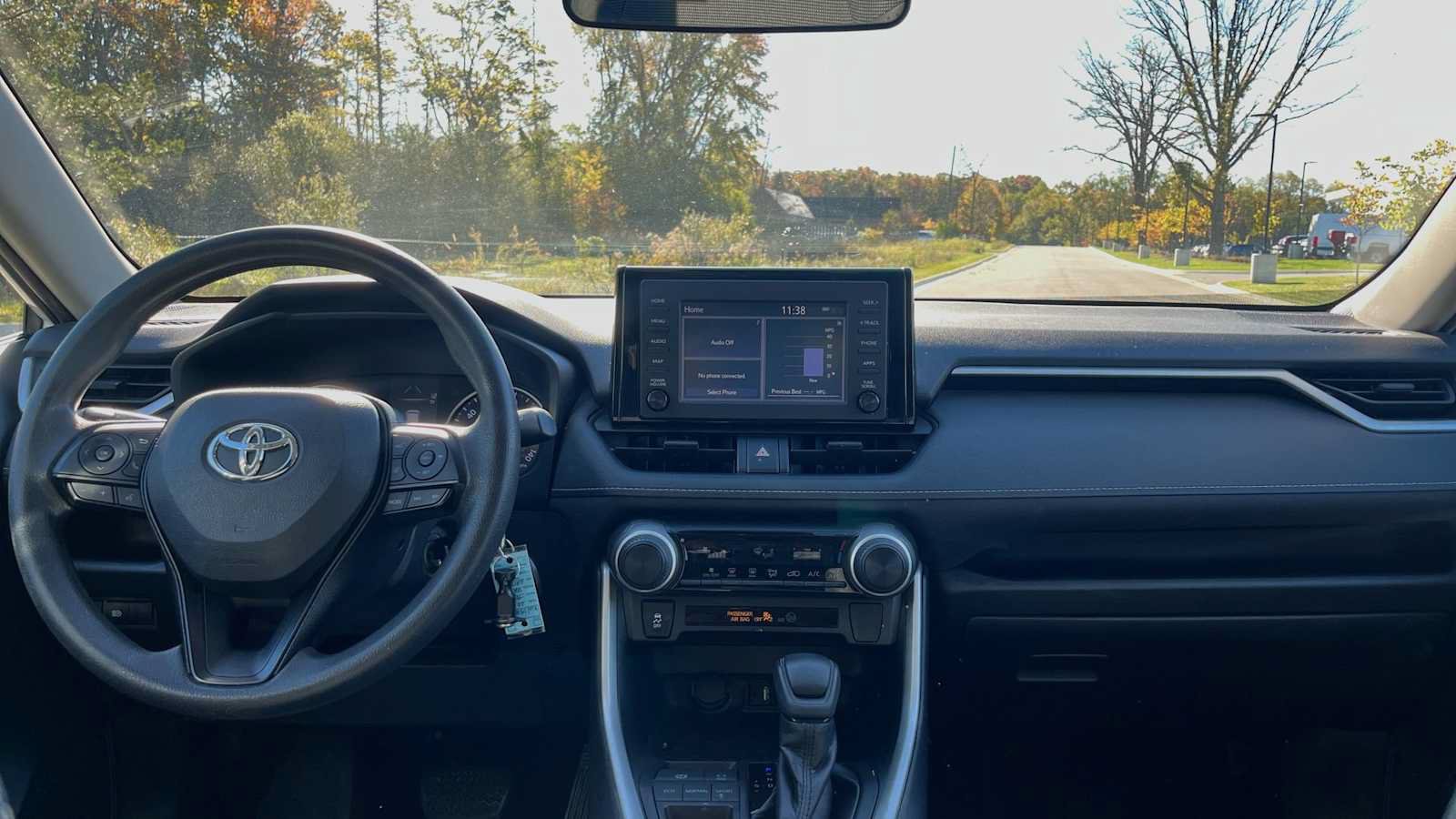 Used 2019 Toyota RAV4 LE FWD image 28