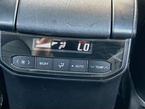 Used 2022 Toyota Highlander XLE FWD image 22