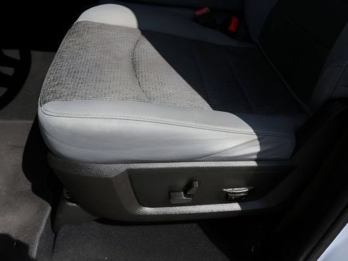 Used 2019 RAM 1500 Big Horn RWD image 15
