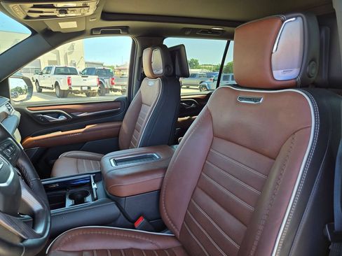 Used 2023 GMC Yukon Denali Ultimate AWD/4WD image 10