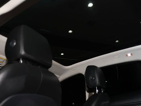 Used 2019 Jaguar E-PACE SE image 26