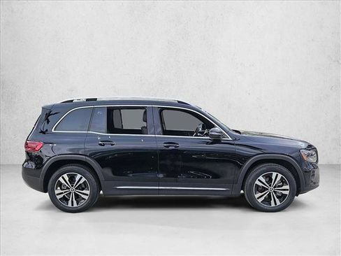 Used 2025 Mercedes-Benz GLB 250 image 4