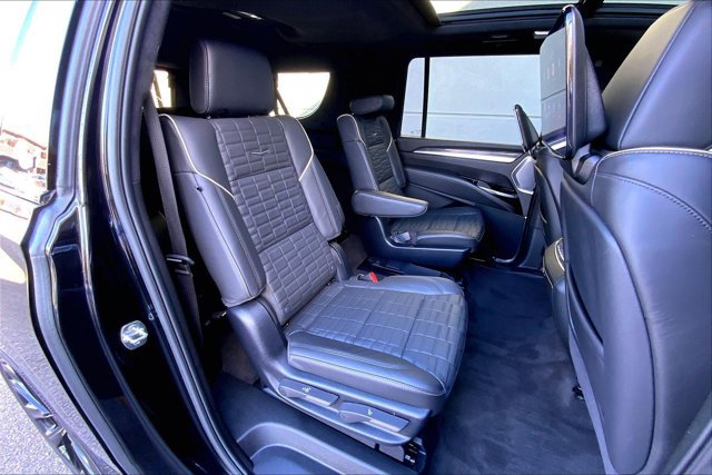 Used 2025 Cadillac Escalade ESV V w/ LPO, ONYX Package AWD/4WD image 27