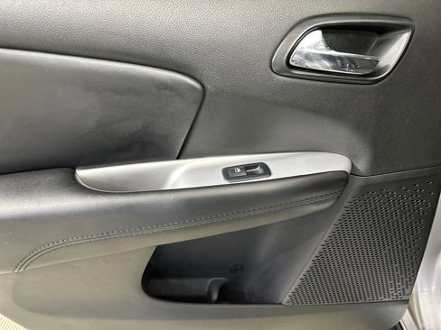 Used 2019 Dodge Journey SE w/ Connectivity Group image 16