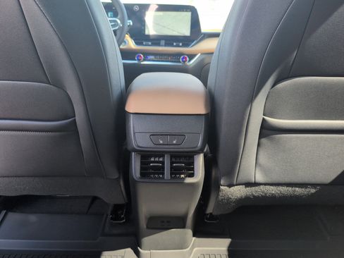 New 2026 Chevrolet Equinox ACTIV w/ Convenience Package III FWD image 32