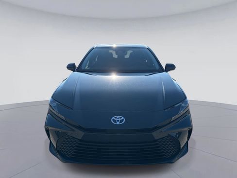 Used 2025 Toyota Camry LE image 9