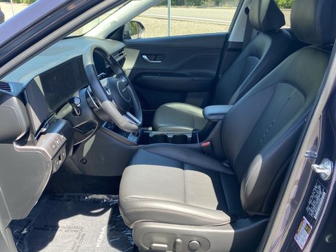 Certified 2025 Hyundai Kona Limited FWD image 11