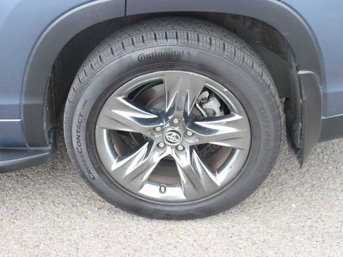 Certified 2017 Toyota Highlander Limited Platinum image 9