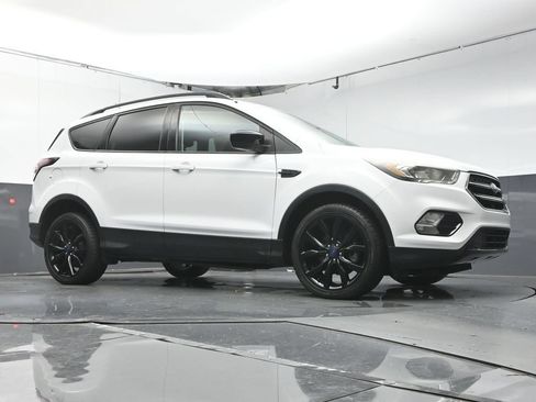 Used 2017 Ford Escape SE w/ Equipment Group 201A FWD image 38