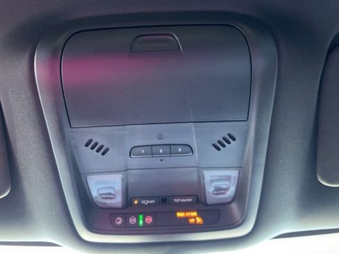 Used 2024 Buick Enclave Premium image 18