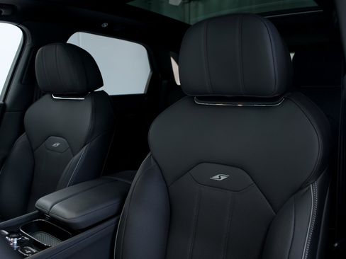 Certified 2025 Bentley Bentayga image 16