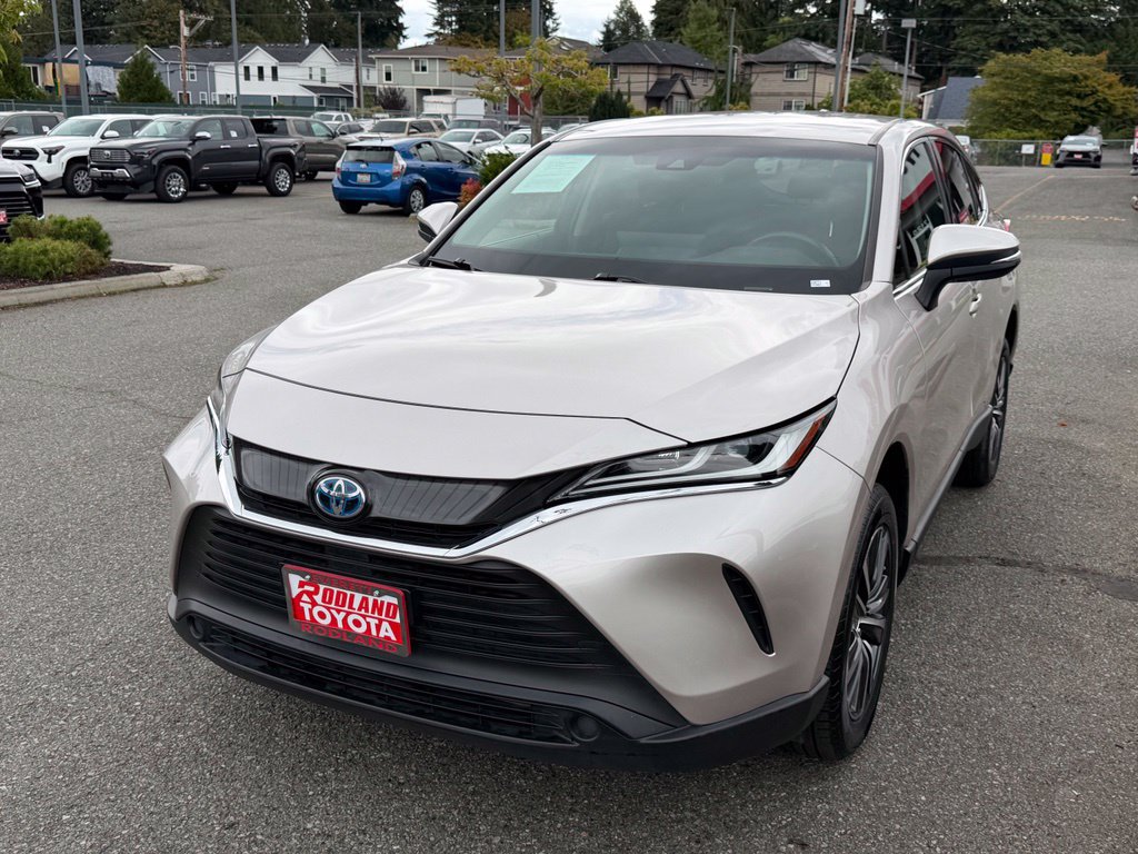 Certified 2023 Toyota Venza LE AWD/4WD image 4