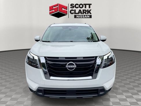 Used 2025 Nissan Pathfinder SV AWD/4WD image 3