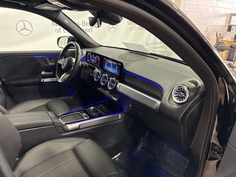 Used 2025 Mercedes-Benz GLB 250 4MATIC image 19