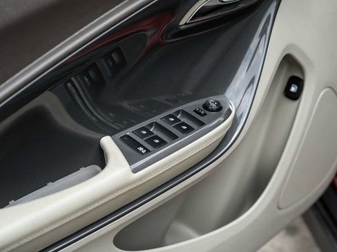 Used 2015 Chevrolet Volt w/ Enhanced Safety Package 1 FWD image 40
