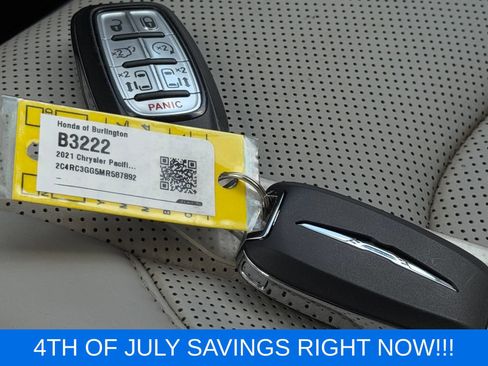Used 2021 Chrysler Pacifica Limited w/ Premium & Safety Sphere Group AWD/4WD image 43