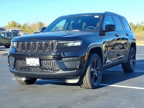 New 2025 Jeep Grand Cherokee Altitude image 2