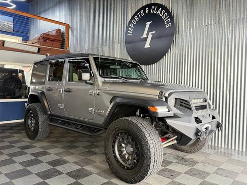 Used 2018 Jeep Wrangler Unlimited Sport S AWD/4WD image 3