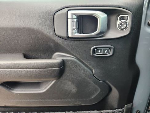 Used 2024 Jeep Wrangler Unlimited image 19