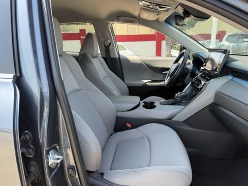 Used 2021 Toyota Venza LE AWD/4WD image 29