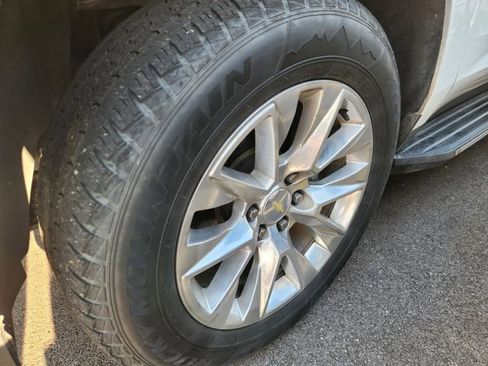 Used 2021 Chevrolet Tahoe Premier w/ Premium Package RWD image 10