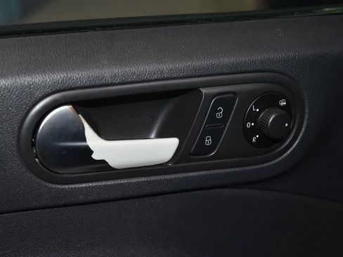 Used 2014 Volkswagen Beetle 2.5 image 5