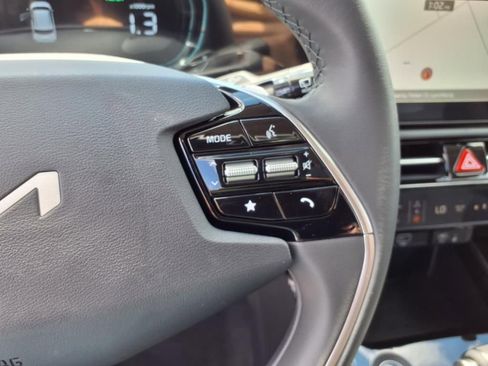 New 2025 Kia Niro EX Touring image 21