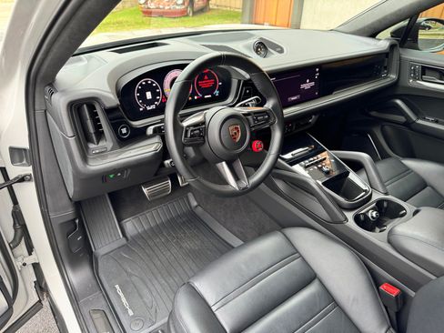 Used 2024 Porsche Cayenne Turbo GT AWD/4WD image 40