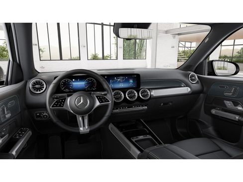 Used 2026 Mercedes-Benz GLB 250 4MATIC image 3