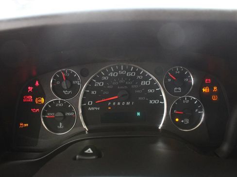 Used 2022 Chevrolet Express 2500 w/ Driver Convenience Package RWD image 8