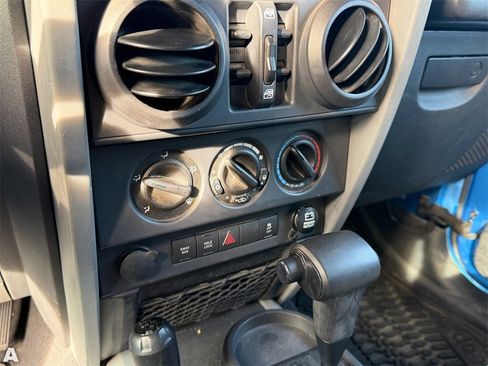 Used 2010 Jeep Wrangler Unlimited Rubicon w/ Trailer Tow Group image 10