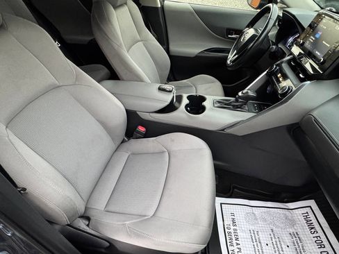 Used 2022 Toyota Venza LE image 22