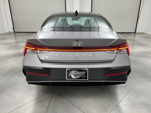 Used 2025 Hyundai Elantra SEL image 6