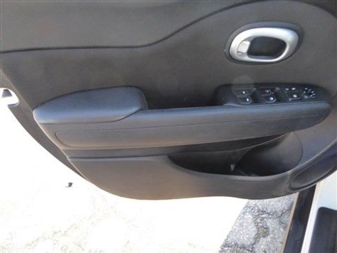 Used 2014 Kia Soul + image 9